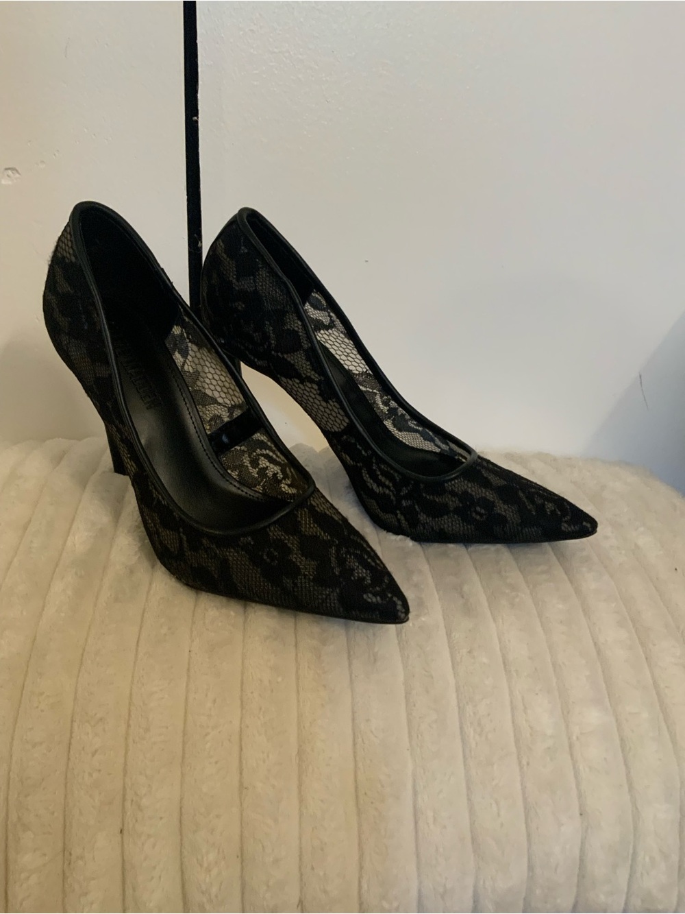 Steve Madden Black Lace Pointed Toe Pumps